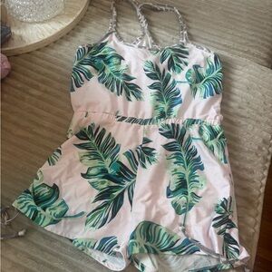 VENUS Women’s Tropical Green Leaf Print Romper EUC Size Large